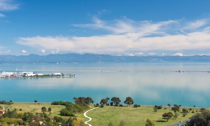 Atawhai Appartement | Elevated Sea View Studio Apartment - Stunning Views over Nelson's Tasman Bay