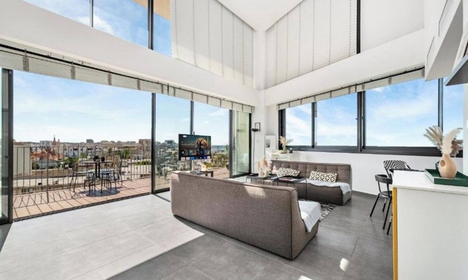 Neve Tzedek Appartement | Elifelet Luxury Pool and Balcony By Nimizz