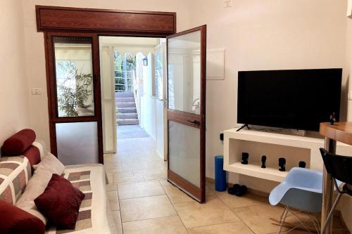 Rosh HaNikra Maison | Elinor's Secret Suite
