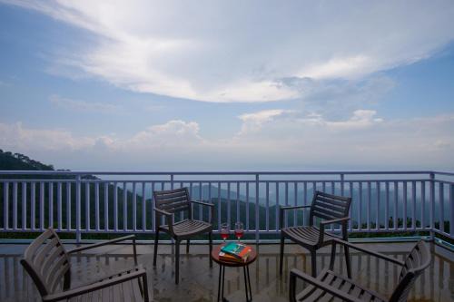 Kasauli Villa | ELIVAAS Ivory Ridge 9 BHK Cliffside Villa with Picturesque View