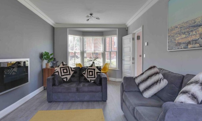 Braintree Maison | Elizabeth II Five Bedroom Spacious Home