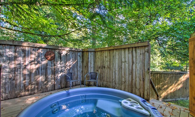 Ashford Cottage | 'elk Hideaway:' Ashford Cottage w/ Hot Tub!