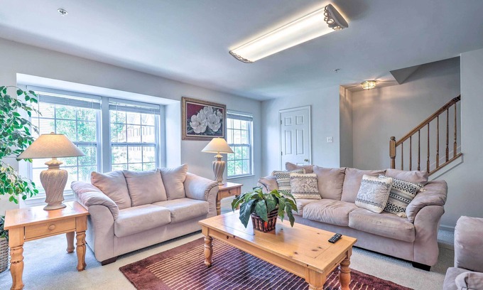 Elkridge Maison | Elkridge Townhome ~ 15 Mi to Dtwn Baltimore!