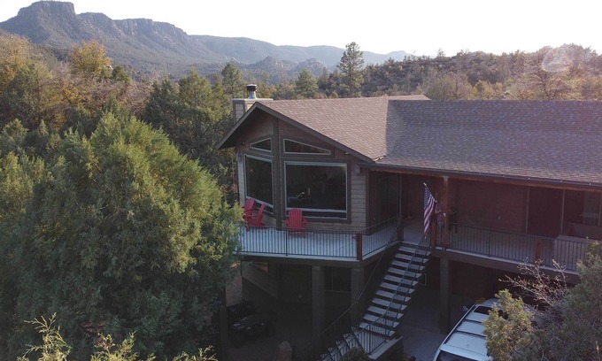 Payson Cabine | 'Elkwood Lodge' Cabin w/ Hot Tub in Star Valley!