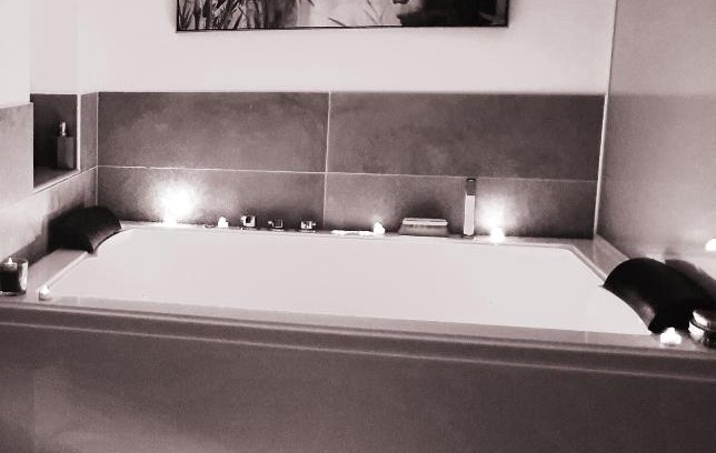 Bernis Maison | Elle & Lui en Jacuzzi