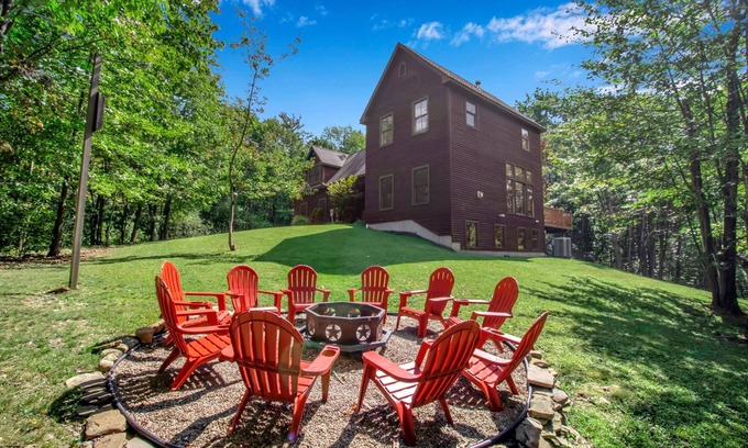 Salamanca Chalet De Ski | Ellicottville Treetop Retreat: All seasons Ellicottville Chalet