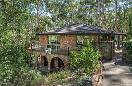 Upwey Villa | Elliott Lodge - Getaway for the whole family/pets