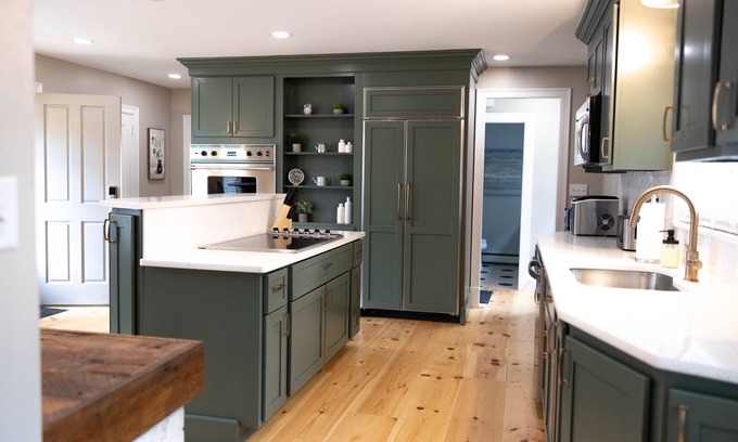 Danville Maison | Elm Farm: 1800's Farmhouse with Modern Amenities