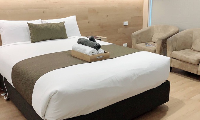 Golden Square Hôtel | Elm Motel