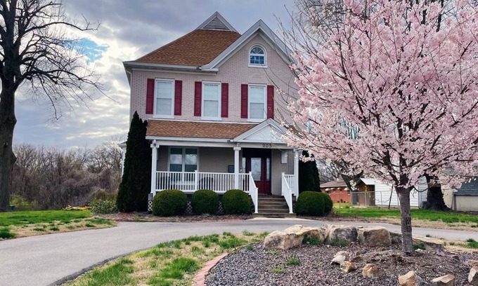 Alton Maison | Elm Street Escape- Easy Access to Alton & STL