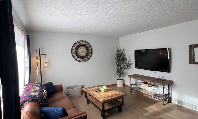 Rochester Maison | Elton Hills Park Quite 3-bedroom Spacious Home