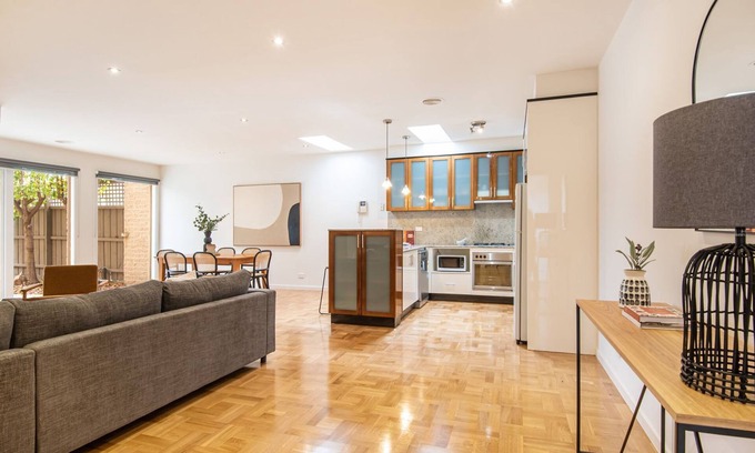 Elwood Maison | Elwood Sanctuary - walking distance to the beach
