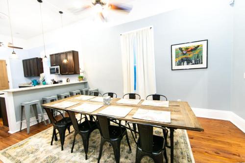 South 7th Ward Maison | Elysian Historic Cottage - 4 bed-4 ensuite Baths