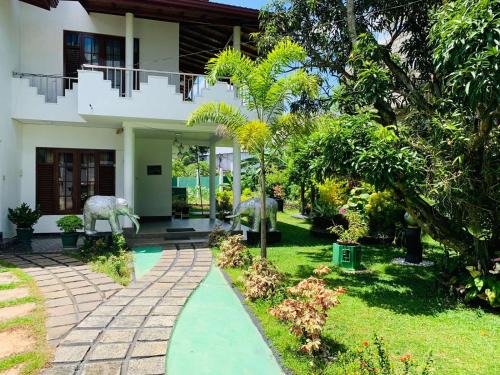 Madiwela Hôtel | Elysian home villa