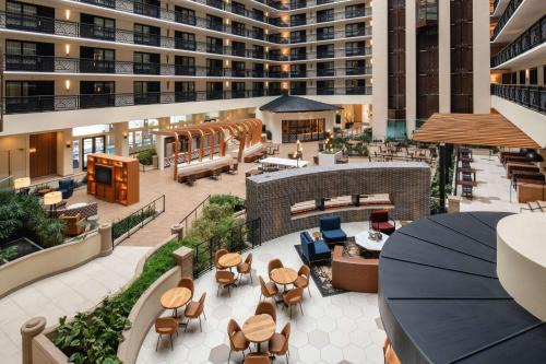 The East Side Hôtel | Embassy Suites by Hilton San Francisco Airport Oyster Point