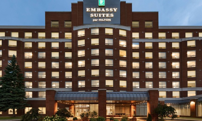 Pointe Claire Hôtel | Embassy Suites by Hilton Montreal Airport