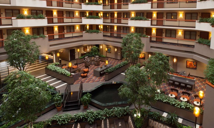 Gateway Hôtel | Embassy Suites by Hilton Austin Arboretum