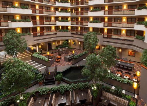 Gateway Hôtel | Embassy Suites by Hilton Austin Arboretum