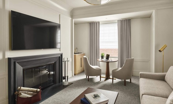 Back Bay East Hôtel | Embrace the Sugar Rush Experience! 4 Spacious Units w/ Fireplace, Pets Allowed
