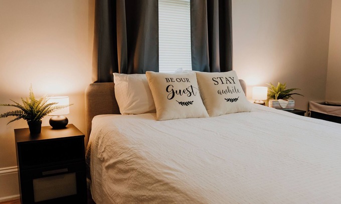 Greenwood Maison | Emerald City Bnb - Cozy Bungalow Mins to Lander University & Self Regional