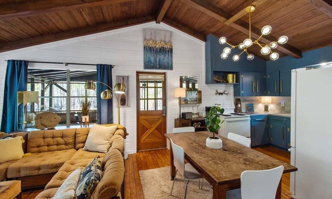 Shreveport Cabine | Emerald Cove Cabin on Emerald Isle -Lake front with Kayaks! Emerald Isle Cabins, Shreveport, La.