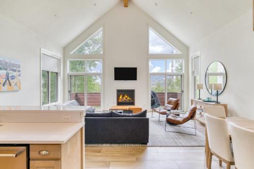 Mountain Village Maison | Emerald Elk at Village Creek by AvantStay Close to Slopes Village w Views