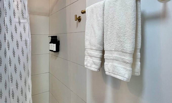 Ukrainian Village Appartement | Emerald Haus - East Village Gem - Sleeps 3