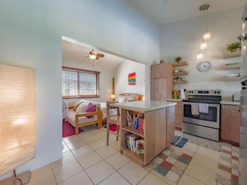 Coco Maison | Emerald Haven Second Floor Studio Mins From Beach