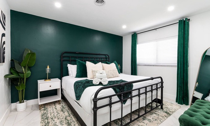 Garden Isles Maison | Emerald Oasis - Stylish 2BD Near Beach & Hwy I-95