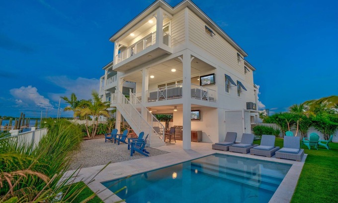 Marathon Maison | Emerald Shores – Luxury Oceanfront Rental, Heated Pool & Private Dock. Pets Welcome!
