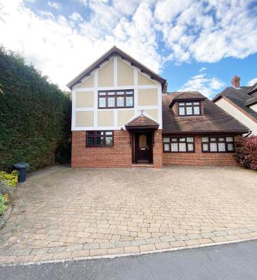 Emerson Park Maison | Emerson Park Mansion
