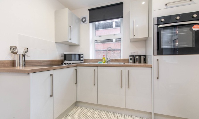 Frampton on Severn Appartement | Emperor House Apt 4 - Short Walk to Stratford City Centre