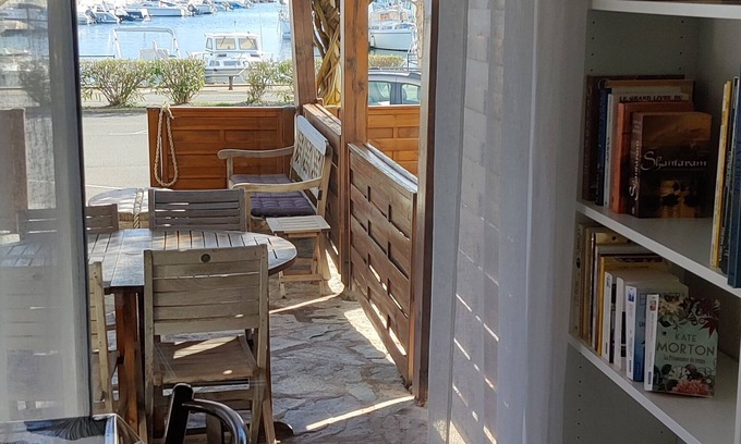 Macinaggio Appartement | F2 à 30 m dela plage et départ du sentier des douaniers vue sur marina