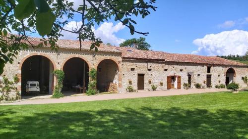 Calmont Maison | En Pascot - 3 épis et 3 étoiles - appartement sdb privative et 2 chambres sdb commune - à louer séparément ou ensemble