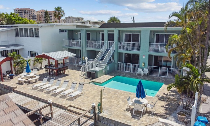 Bay Esplanade Appartement | Enchanted Inn Suite #3 w/ View of the Intra-costal water-way Pool, Fishing Dock,