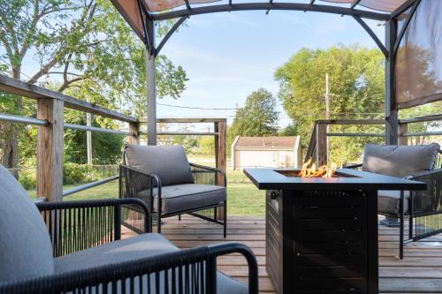 Omaha Maison | Enchanting 3BR Cottage Close to Downtown