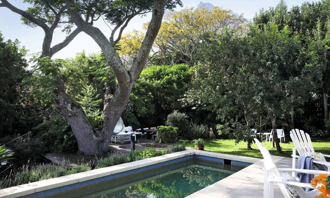 Camps Bay Maison | Cottage historique, conçu par des professionnels, à seulement 2 minutes à pied de la plage