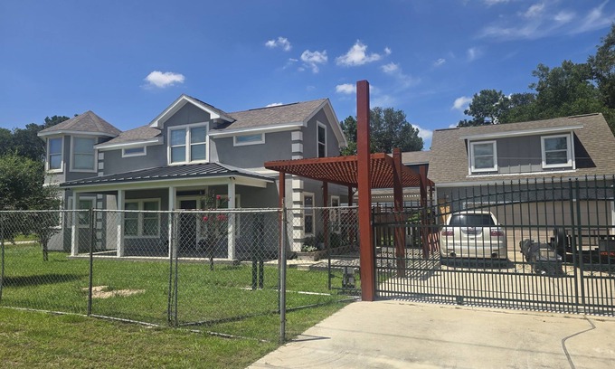 Cleveland Maison | Enchanting 4-bedroom house with AC in Cleveland