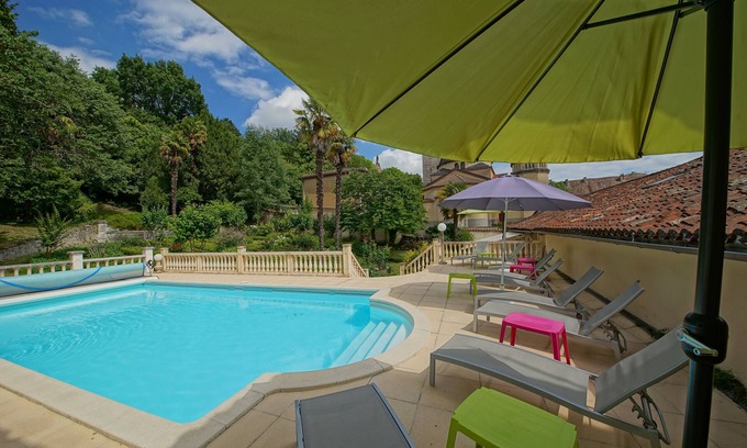 Riberac Villa | Hôtel Particulier avec piscine privée et jardin, Riberac, Dordogne