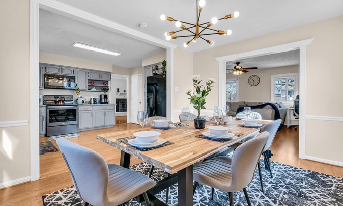 Sterling Maison | Enchanting Edge of Relaxation in Central Sterling - Spacious 6-bedroom house