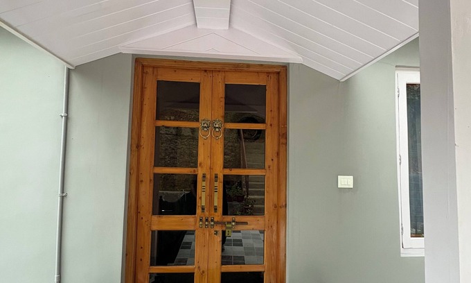 Mashobra Autre | Enchanting farmhouse with WiFi in picturesque Mashobra