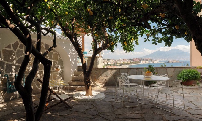 Mergellina Maison | Enchanting freestanding suite with a fantastic view of the Bay of Naples