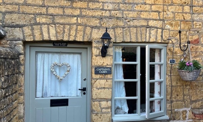 Bourton Cottage | Enchanteur Classé Grade II, poêle à bois, propre parking, centre ville mais endroit isolé