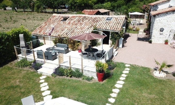 Saint-Maigrin Cottage | Gîte enchanteur avec piscine privée