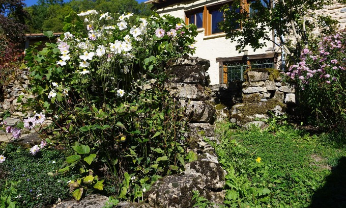 Castelnau-Durban Maison | enchanting hamlet house, riverside garden and a terrace.