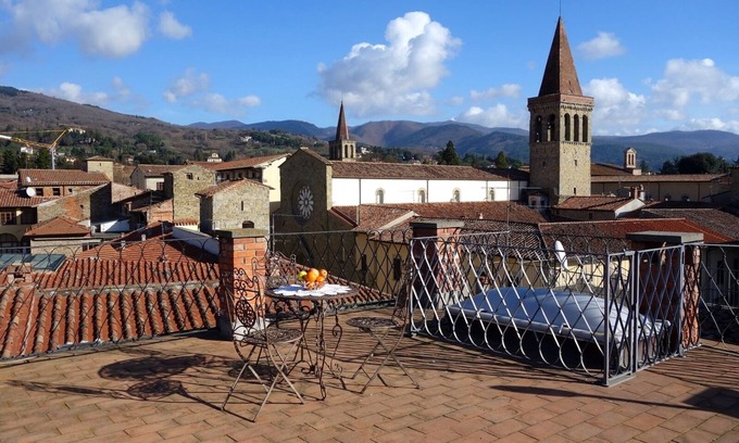 Sansepolcro Appartement | Tour médiévale sur le parcours de la ville donnant sur la cathédrale