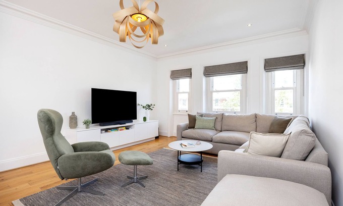 Belsize Appartement | Enchanting Light, by Veeve