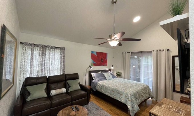Sabre Springs Appartement | Enchanting Nest in Upscale Neighborhood