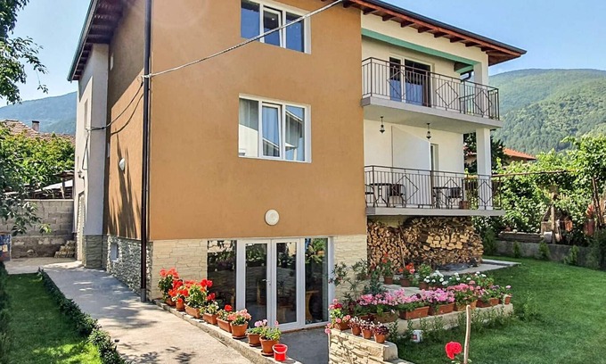 Sapareva Banya Maison | Enchanting Studios With Garden Near Mineral Baths
