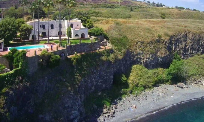 Costa Saracena-Castelluccio Villa | Villa enchanteresse, avec piscine privée et vue imprenable sur l'Etna Vulcano
